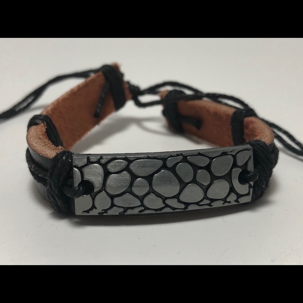 Scales leather bracelet